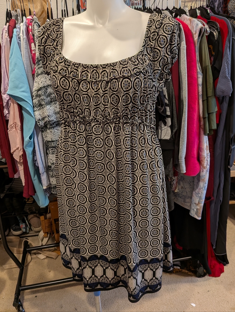 Max Studio Black and White Printed Scoop Neck Dress - L